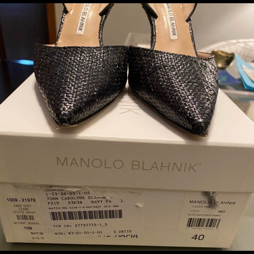 Manolo navy slingback shoes. Size 40.